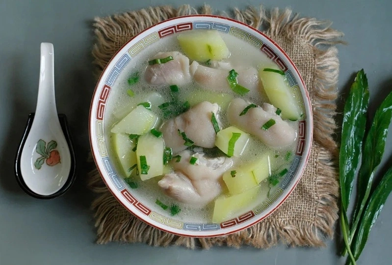 Món Canh 1: Canh Đậu Hũ Non Nấu Rong Biển và Đậu Nành